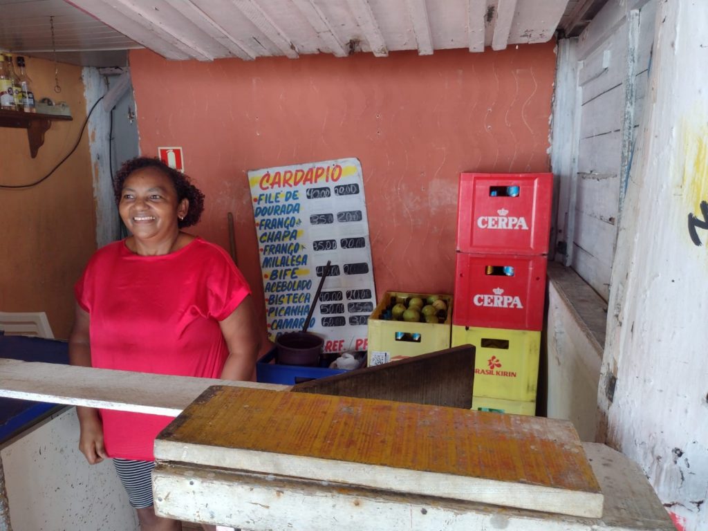 Cristina Lima, de 44 anos, quer abrir o serviço delivery na barraca dela, na na Praia Grande, em Outeiro.