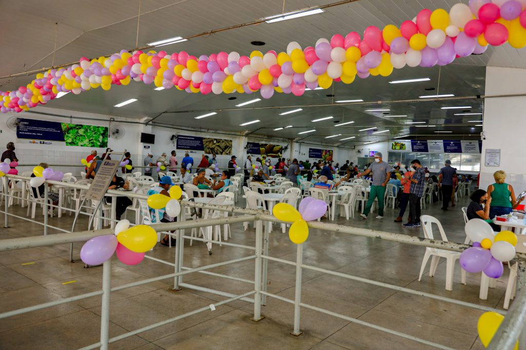 As usuárias do Restaurante Popular foram recebidas com cardápio especial, balões e cartazes. (Foto: João Gomes/ Agência Belém)