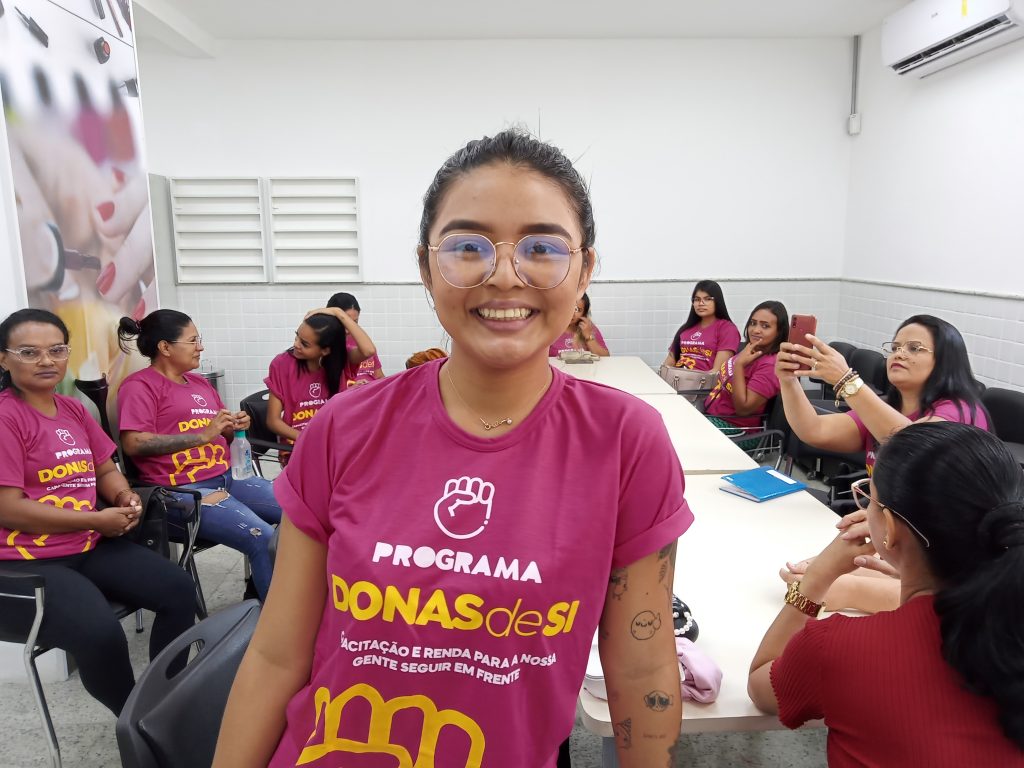 Geovanna Santos, de 20 anos, moradora do Conjunto Tenoné, em Icoaraci, é manicure e quer se aprimorar no curso de Unhas de Fibra.