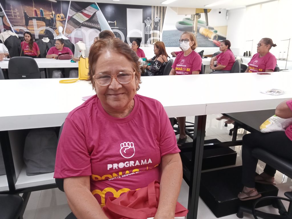 Edinalva Lopes, de 59 anos, mora na Sacramenta. Nunca é tarde para aprender.