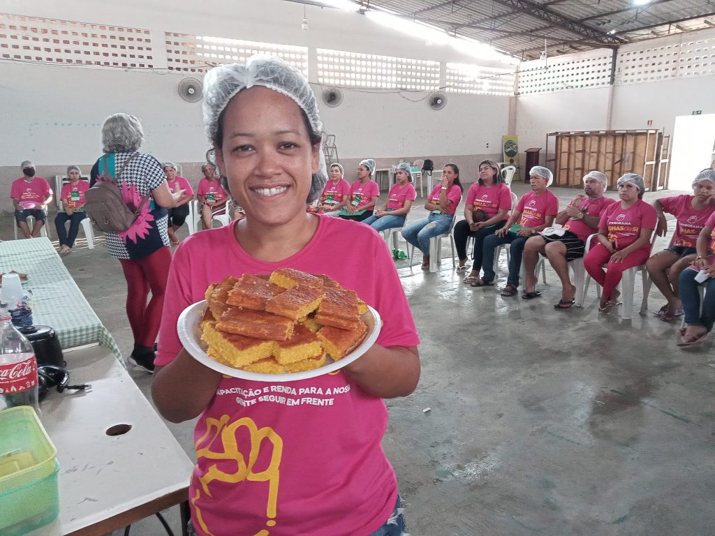 Alessandra Vieira, de 25 anos, aluna do curso de Bolos e Doces para Festas: "Já vendi chope (de frutas) e verduras na rua. Não tenho vergonha. Vou depender de mim mesma, não de homem nenhum".