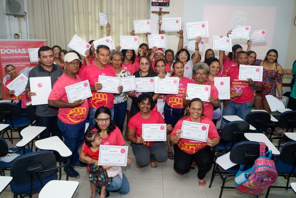 Alunos de vários cursos receberam os certificados (Fotos: João Gomes/ Agência Belém)