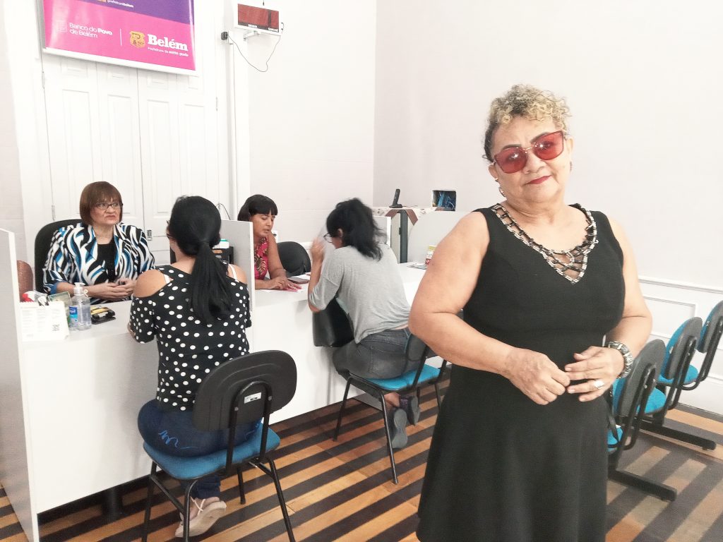 Edna Abreu, 61 anos, viu no curso a oportunidade de uma nova ocupação no mercado de trabalho. (Fotos: Ascom Banco do Povo)
