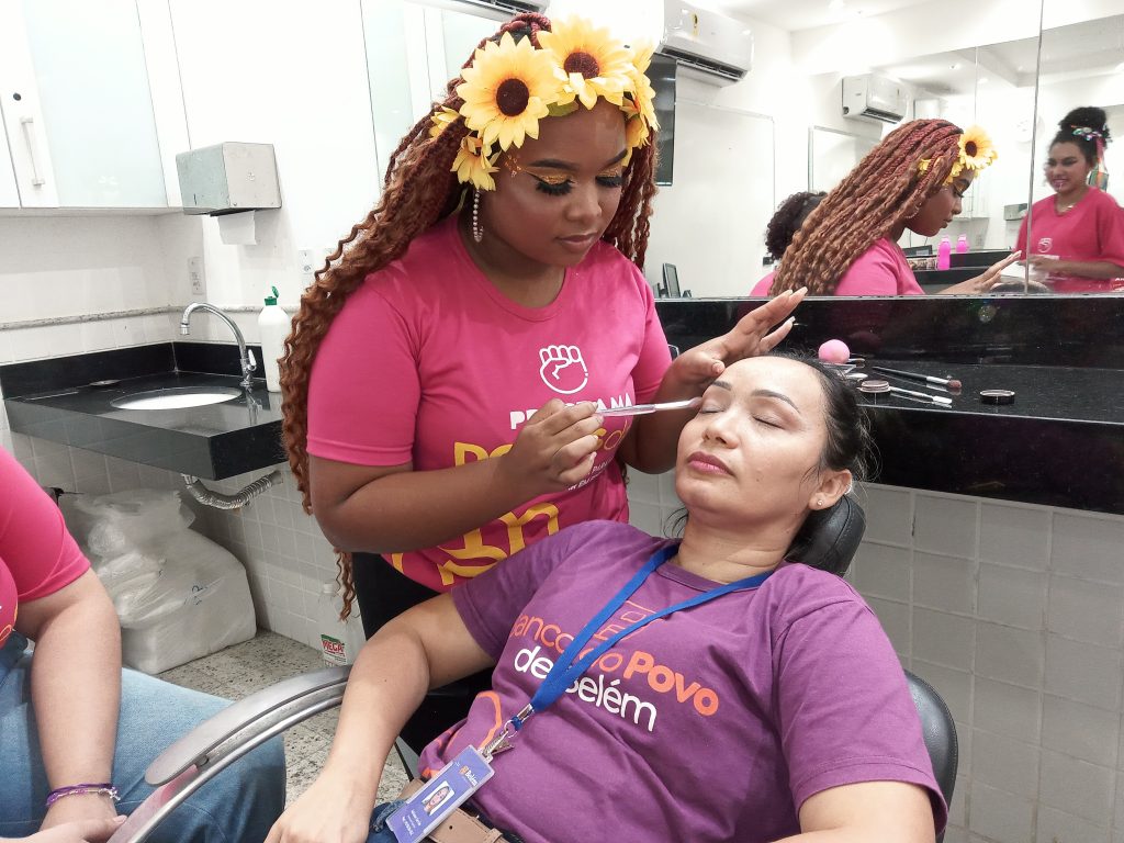 Maria Eduarda Rocha, de 18 anos, sempre trabalhou com maquiagem e quis se aprimorar no curso.